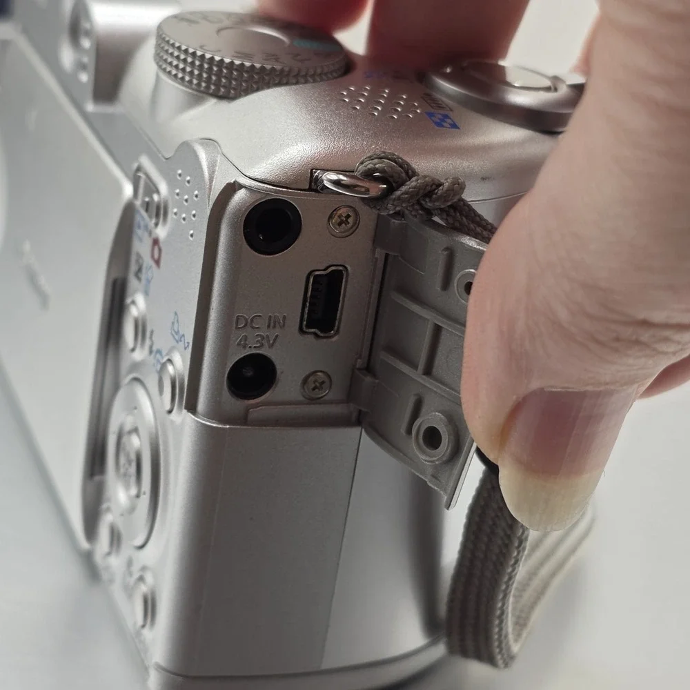 Canon PowerShot A630 8.0 MP Digital Camera 8MP 4x Opyical Zoom Silver W. Case
